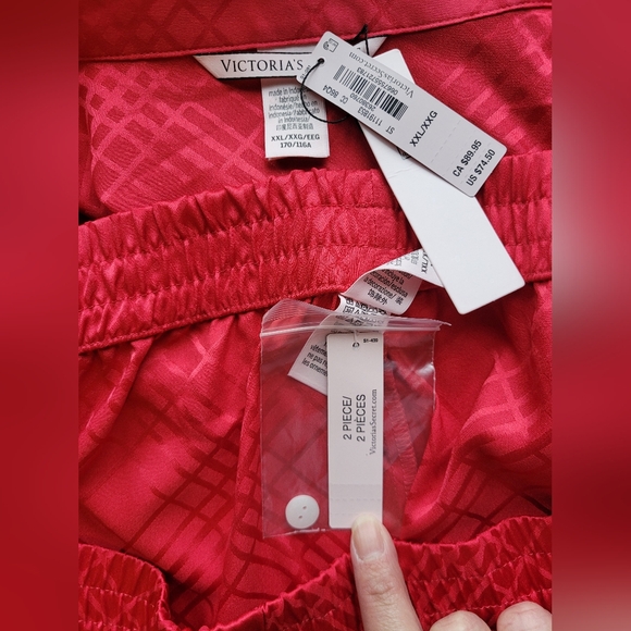 Victoria's Secret Red Satin Pajama Short Set, BNWT, Size XXL - Picture 7 of 7